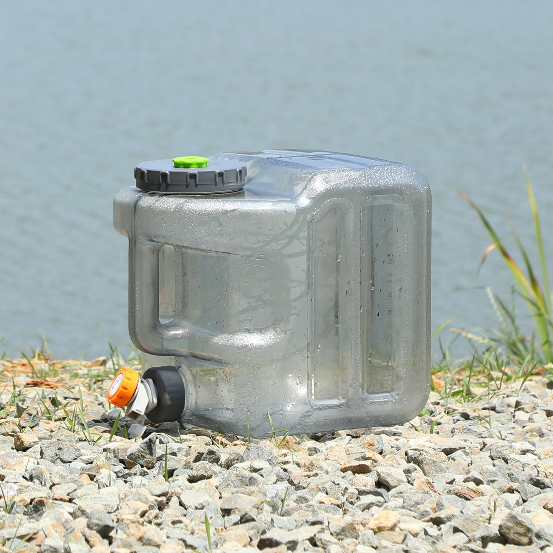 4 Gallon BPA Free Water Container, Portable Water Storage Tank with Spigot